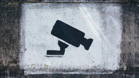 Merz, Trump, Blair: Mit biometrischer Überwachung gegen illegale Migration