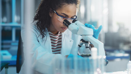 Boom um Künstliche Intelligenz treibt Merck an