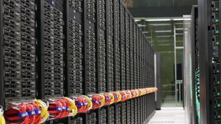 Gleichstrom mit 400 bis 800 Volt für Server und Industrie: HVDC