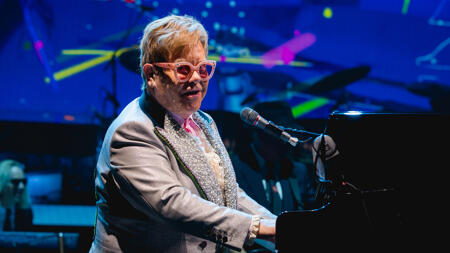 Elton John prangert „Diebstahl im großen Stil“ durch Tech-Giganten an