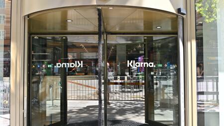 Nach KI-Offensive: Klarna setzt wieder verstärkt auf menschliche Kundenbetreuung