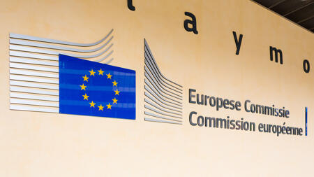 Umsetzung des AI Act: EU-Kommission hält an Zeitrahmen für KI-Verordnung fest