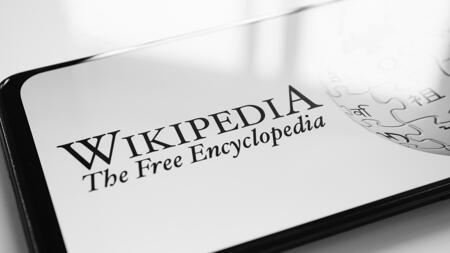 Wikipedia reagiert auf KI-Flut mit neuer Richtlinie zur Schnelllöschung