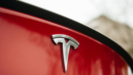 Tesla stellt hauseigenes KI-Projekt Dojo ein