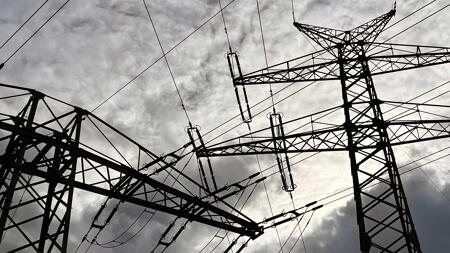 KI-Wettrennen: Kosten für das Stromnetz kommen bei Verbrauchern an