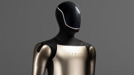 Humanoider Roboter Tesla Optimus 2.5: Langsamer KI-Assistent, holpriger Gang