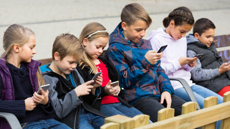 US-Behörde untersucht Chatbots auf Kindersicherheit