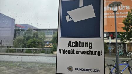 Wenn KI die Plätze und Bahnhöfe überwacht – lohnt sich das?