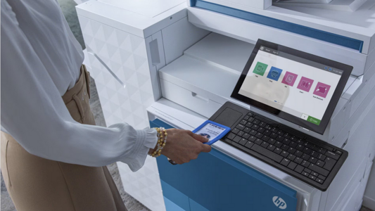 Auch da muss Copilot rein: Microsofts KI-Assistent in Büro-Druckern von HP