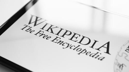 Statt Scraping: KI-Firmen schließen Verträge mit Wikipedia für Datenzugriff