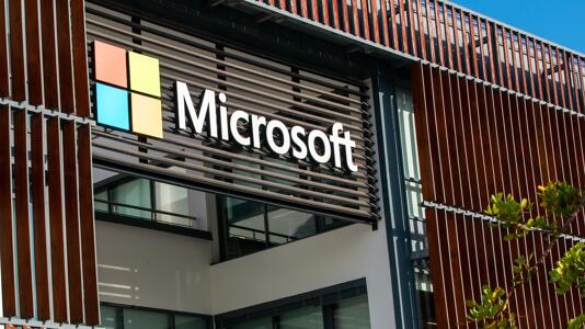 Warum Microsoft auf Anthropic setzt: Tausende Mitarbeiter testen Claude Code