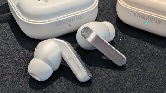 Samsung Galaxy Buds 4 und 4 Pro: Neues Design und Chatbot-Zugriff