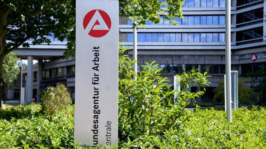 IT-Milliarde für die Arbeitsagentur: KI-Offensive und Cloud-Ausbau in Nürnberg