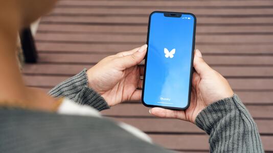 Bluesky stellt KI-Assistenten „Attie“ für eigene Social-Feeds vor