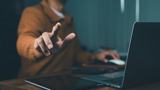 Politik will Täter bei digitaler Gewalt leichter bestrafen