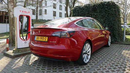 Tesla verbessert Warteschlangenprognosen für Supercharger-Netzwerk