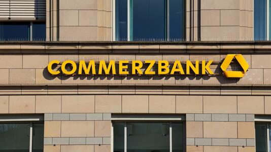 Commerzbank-Chefin: Großteil des Jobabbaus entfällt auf KI